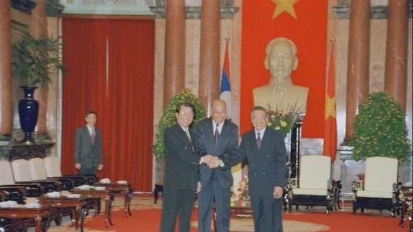 Đồng chí Trần Đức Lương - nhà lãnh đạo hết lòng phục vụ sự nghiệp cách mạng Đồng chí Trần Đức Lương nhà lãnh đạo hết lòng phục vụ sự nghiệp cách mạng
