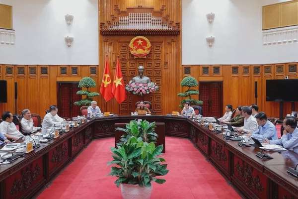 Thủ tướng Phạm Minh Chính nêu rõ, để tăng trưởng 2 con số thì phải có vốn, trong khi chúng ta đang thiếu vốn, do đó phải xây dựng, phát triển trung tâm tài chính quốc tế để bổ sung nguồn lực tài chính cho 2 mục tiêu 100 năm - Ảnh: VGP/Nhật Bắc