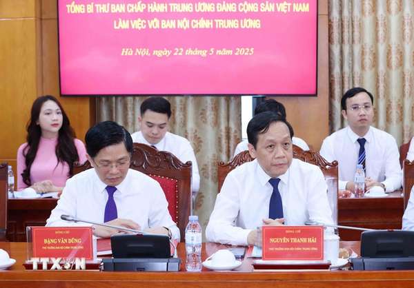 ttxvn-tong-bi-thu-to-lam-lam-viec-voi-ban-noi-chinh-trung-uong-8047899-3-400.jpg