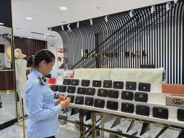 Chỉ trong 1 tuần đầu, lực lượng quản lý thị trường Đà Nẵng đã phát hiện xử lý 8 vụ việc vi phạm, xử phạt vi phạm hành chính gần 280 triệu đồng