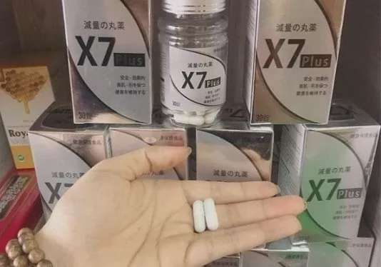 DJ Ngân 98 và Lương Bằng Quang quảng cáo sản phẩm giảm cân. Ảnh cắt từ clip.
