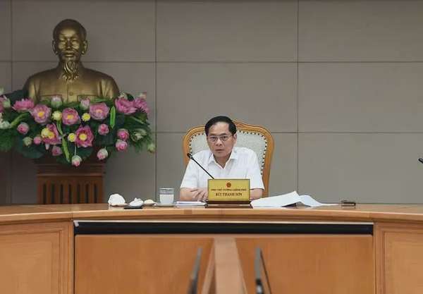 Phó Thủ tướng Bùi Thanh Sơn làm việc với Bộ Công Thương về dự thảo Nghị định về phân cấp, phân quyền gắn với phân định thẩm quyền thực hiện mô hình tổ chức chính quyền địa phương 2 cấp - Ảnh: VGP/Hải Minh