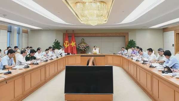Phó Thủ tướng đề nghị Bộ trưởng Công Thương tiếp tục rà soát bảo đảm mục tiêu phân cấp, phân quyền khoảng 50% nhiệm vụ - Ảnh: VGP/Hải Minh