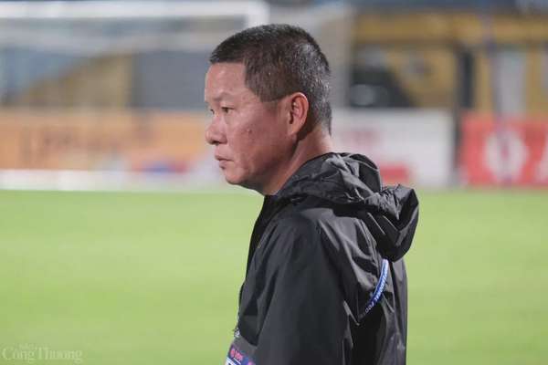 HLV Chu Đình Nghiêm hài lòng với kết quả trận đấu. 