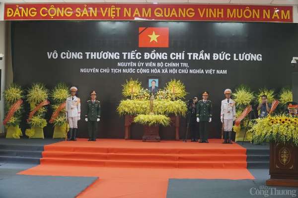 Trọng thể Lễ viếng đồng chí Trần Đức Lương tại tỉnh Quảng Ngãi
