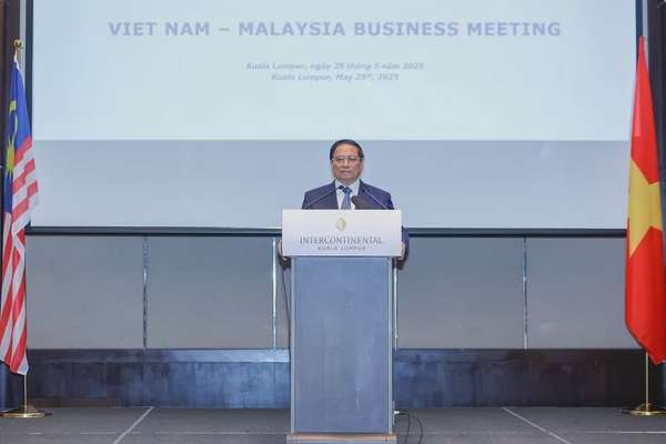 Thủ tướng nhấn mạnh: Chính phủ Việt Nam cam kết bảo đảm quyền tài sản, quyền tự do kinh doanh, tiếp cận bình đẳng các nguồn lực của các doanh nghiệp, nhà đầu tư, bảo đảm các quyền lợi và lợi ích chính đáng, hợp pháp của các nhà đầu tư - Ảnh: VGP/Nhật Bắc