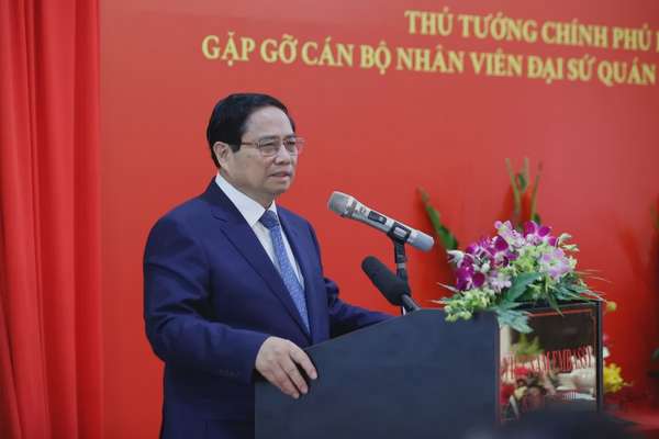 Thủ tướng cho biết, đang đề xuất Quốc hội sửa đổi Luật Quốc tịch với tinh thần thông thoáng hơn, tạo thuận lợi nhất cho kiều bào, cho tất cả mọi người yêu nước cùng đóng góp xây dựng đất nước và chia sẻ niềm tự hào về đất nước - Ảnh: VGP/Nhật Bắc