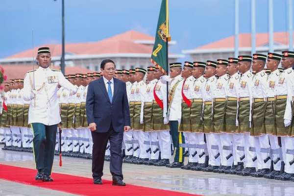 Thủ tướng Phạm Minh Chính duyệt Đội danh dự - Ảnh: VGP/Nhật Bắc
