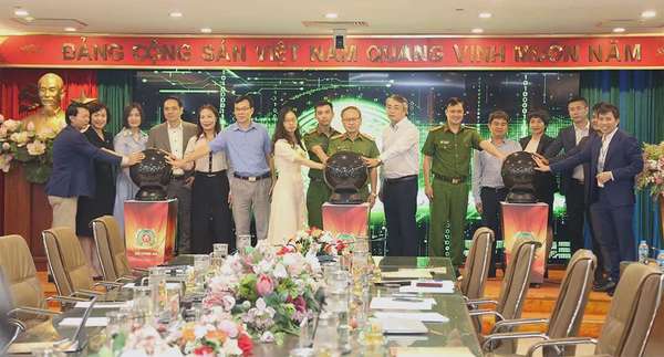 PVcomBank tích hợp Cổng ký số từ xa tập trung trên VNeID