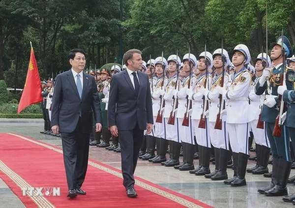 Chủ tịch nước Lương Cường chủ trì lễ đón Tổng thống Pháp Emmanuel Macron