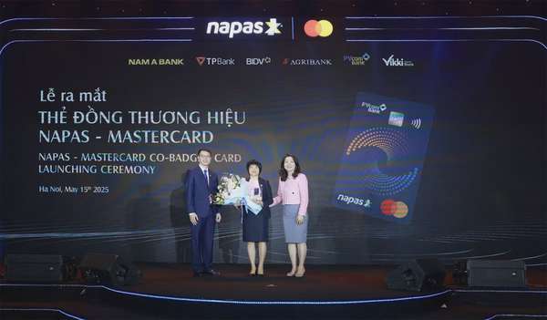 PVcomBank tiên phong ra mắt thẻ đồng thương hiệu Napas và Mastercard