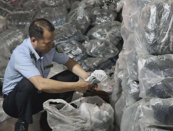 'Hàng hiệu' Hàn Quốc, Nhật Bản bị làm giả tại La Phù