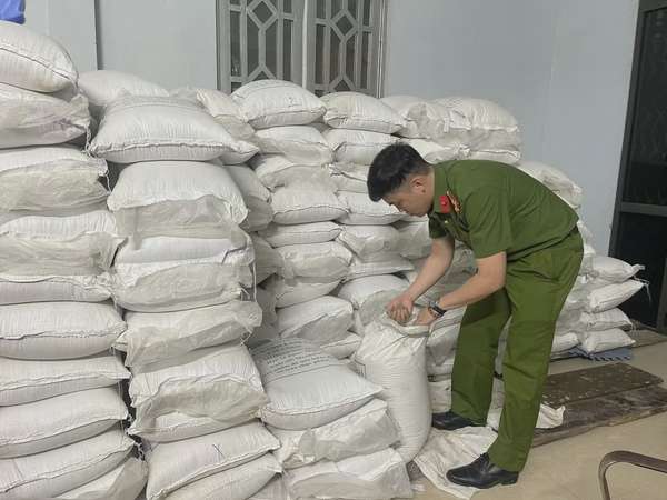 Lào Cai: Triệt phá hai cơ sở bán hơn 300 tấn giá đỗ ngâm hóa chất