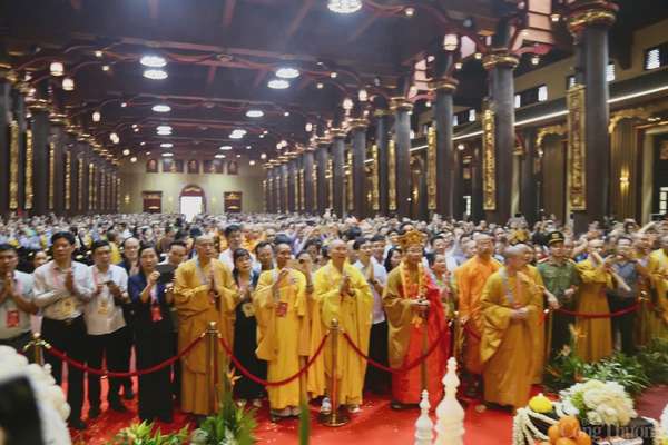 Quảng Ninh: Hơn 650.000 lượt người chiêm bái xá lợi Đức Phật tại Yên Tử Quảng Ninh: Hơn 650.000 lượt người chiêm bái xá lợi Đức Phật tại Yên Tử