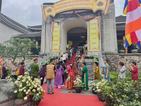 Quảng Ninh: Hơn 650.000 lượt người chiêm bái xá lợi Đức Phật tại Yên Tử Quảng Ninh: Hơn 650.000 lượt người chiêm bái xá lợi Đức Phật tại Yên Tử