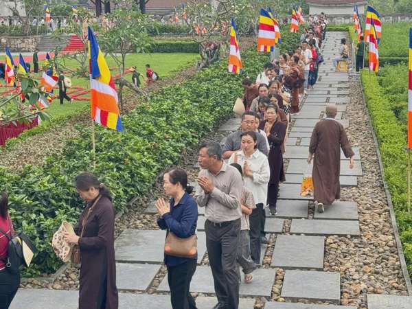 Quảng Ninh: Hơn 650.000 lượt người chiêm bái xá lợi Đức Phật tại Yên Tử Quảng Ninh: Hơn 650.000 lượt người chiêm bái xá lợi Đức Phật tại Yên Tử