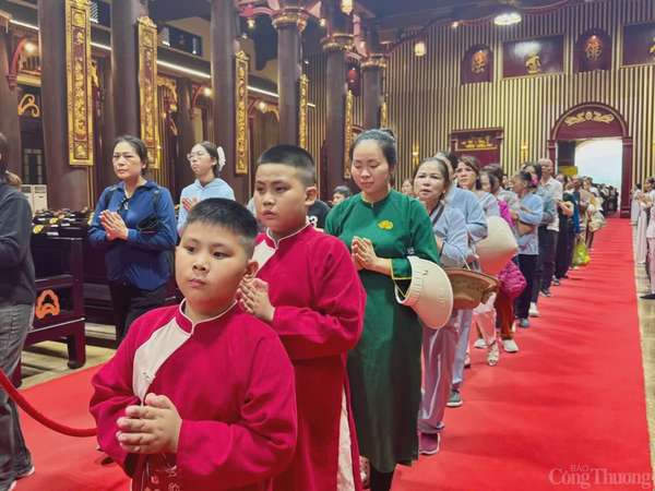 Quảng Ninh: Hơn 650.000 lượt người chiêm bái xá lợi Đức Phật tại Yên Tử Quảng Ninh: Hơn 650.000 lượt người chiêm bái xá lợi Đức Phật tại Yên Tử