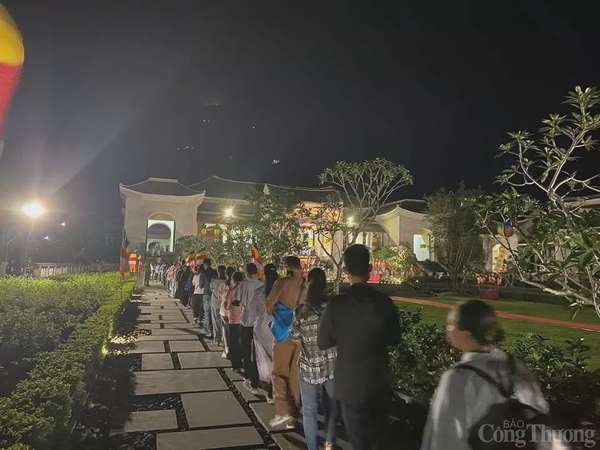 Quảng Ninh: Hơn 650.000 lượt người chiêm bái xá lợi Đức Phật tại Yên Tử Quảng Ninh: Hơn 650.000 lượt người chiêm bái xá lợi Đức Phật tại Yên Tử