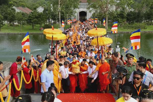 Quảng Ninh: Hơn 650.000 lượt người chiêm bái xá lợi Đức Phật tại Yên Tử Quảng Ninh: Hơn 650.000 lượt người chiêm bái xá lợi Đức Phật tại Yên Tử