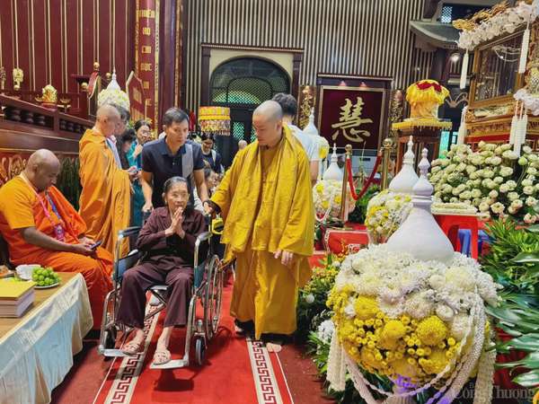 Quảng Ninh: Hơn 650.000 lượt người chiêm bái xá lợi Đức Phật tại Yên Tử Quảng Ninh: Hơn 650.000 lượt người chiêm bái xá lợi Đức Phật tại Yên Tử