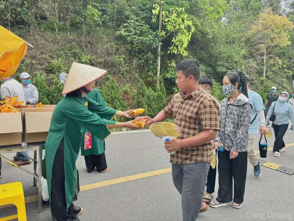 Quảng Ninh: Hơn 650.000 lượt người chiêm bái xá lợi Đức Phật tại Yên Tử Quảng Ninh: Hơn 650.000 lượt người chiêm bái xá lợi Đức Phật tại Yên Tử