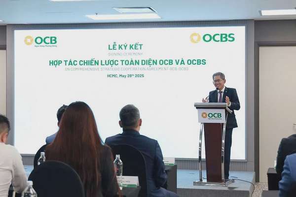 Ngân hàng “bắt tay” công ty chứng khoán: Gia tăng lợi ích cho khách hàng