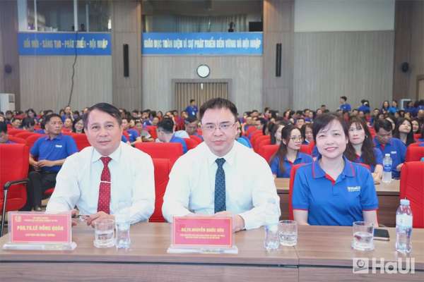 Các đại biểu tham dự hội nghị