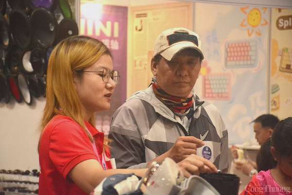 Triển lãm IEAE 2025 thu hút đông đảo người tiêu dùng tại Triển lãm IEAE 2025 thu hút hàng nghìn người tham dự