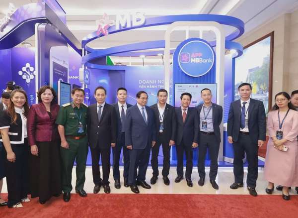 MB đón Thủ tướng tham quan không gian công nghệ trong Sự kiện Chuyển đổi số 2025