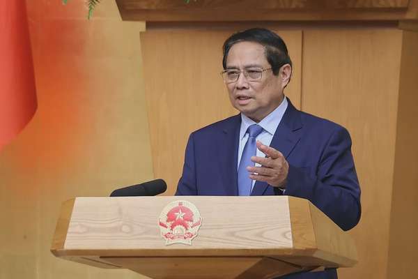 Thủ tướng Phạm Minh Chính yêu cầu ban hành 28 nghị định về phân cấp, phân quyền, phân định thẩm quyền chậm nhất ngày 15/6. Ảnh: VGP/Nhật Bắc
