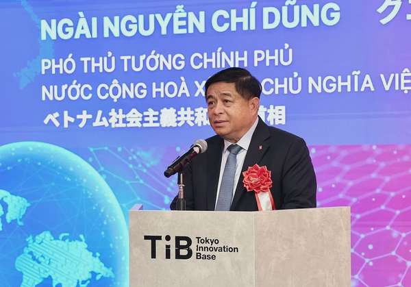 Phó Thủ tướng Nguyễn Chí Dũng kêu gọi các nhà lãnh đạo, doanh nghiệp, nhà khoa học, đến người dân Nhật Bản, cộng đồng người Việt Nam tại Nhật Bản hãy cùng nhau tạo nên một xung lực mới, một làn sóng mới cho trong lĩnh vực KHCN, đổi mới sáng tạo và chuyển đổi số giữa hai nước - Ảnh: VGP/Thu Sa