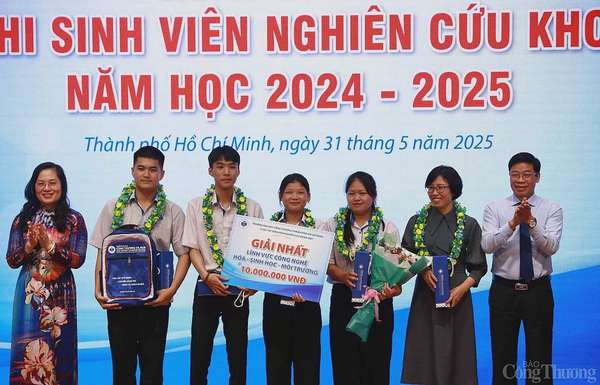 HUIT trao 5 giải Nhất sinh viên nghiên cứu khoa học