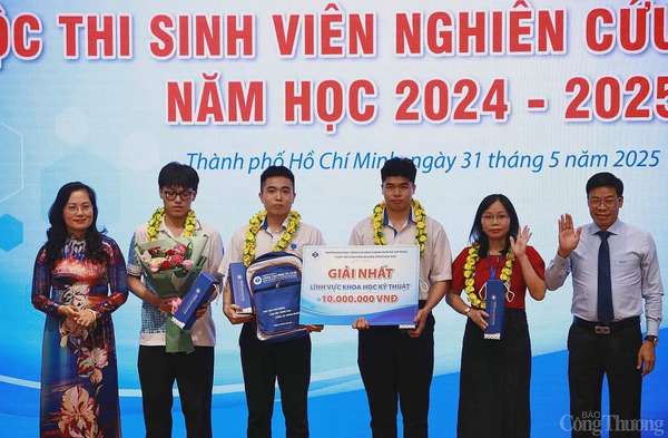 HUIT trao 5 giải Nhất sinh viên nghiên cứu khoa học