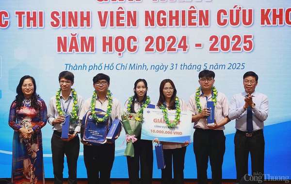 HUIT trao 5 giải Nhất sinh viên nghiên cứu khoa học