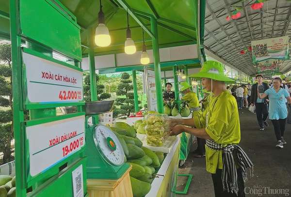 “Săn” trái cây giá rẻ tại Lễ hội trái cây Nam Bộ