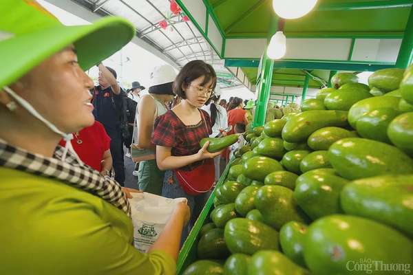 “Săn” trái cây giá rẻ tại Lễ hội trái cây Nam Bộ