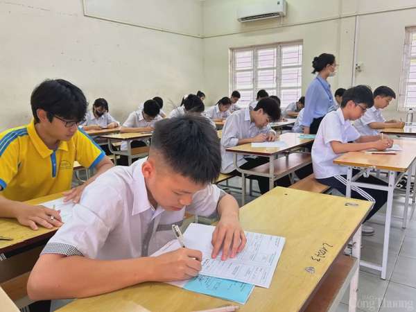 Quảng Ninh: Hơn 15.000 thí sinh hoàn thành thi vào lớp 10 hệ không chuyên