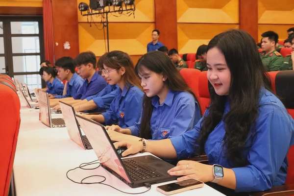 Thanh niên sôi nổi tham gia cuộc thi tìm hiểu Quốc hội trên nền tảng số
