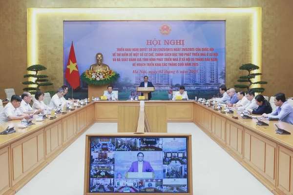 Thủ tướng Phạm Minh Chính nhấn mạnh, nhà ở xã hội không phải nằm ở nơi "khỉ ho cò gáy", đất "đầu thừa đuôi thẹo" mà phải đầy đủ hạ tầng giao thông, điện, nước, viễn thông, xã hội, y tế, văn hóa, giáo dục - Ảnh: VGP/Nhật Bắc