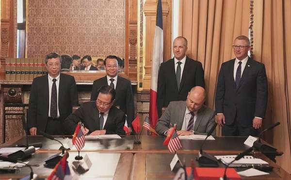 Lãnh đạo Bộ Nông nghiệp và Môi trường Việt Nam và Bộ Nông nghiệp bang Iowa chứng kiến lễ ký kết Bản ghi nhớ hợp tác thương mại nông lâm thủy sản.