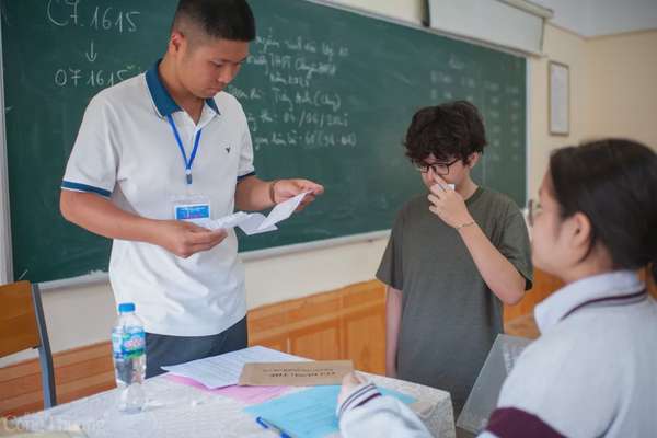 5.700 thí sinh tranh suất vào lớp 10 chuyên Sư phạm