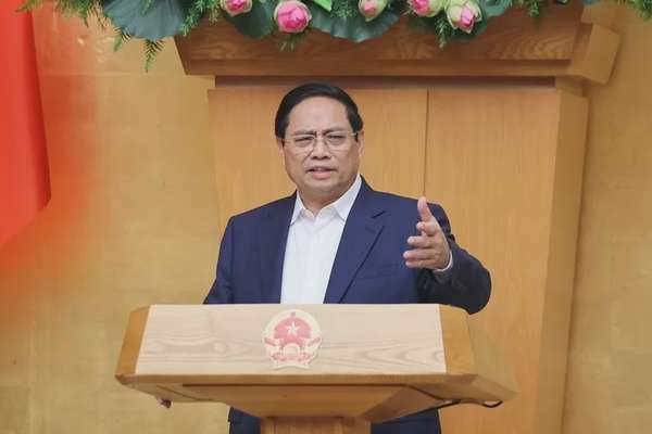 Thủ tướng Phạm Minh Chính nhấn mạnh: "Làm ngày làm đêm, làm thêm ngày nghỉ" để hoàn thành công việc - Ảnh: VGP/Nhật Bắc