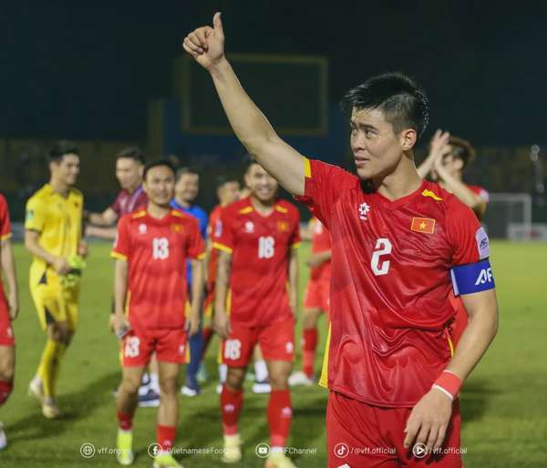 Malaysia nhập tịch hàng loạt, HLV Kim Sang Sik gặp khó