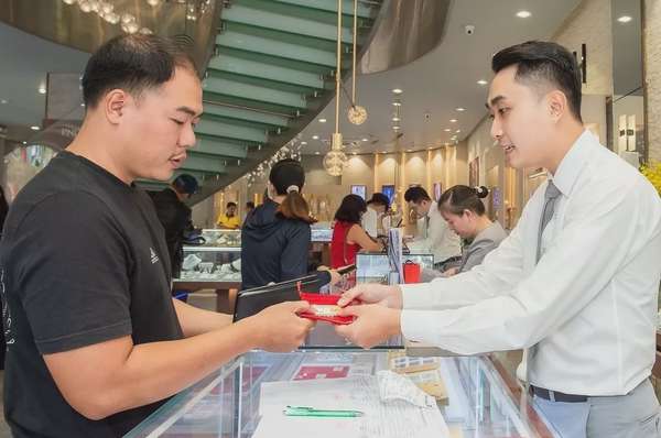 Giá vàng hôm nay bất động, người mua nhiều hơn bán