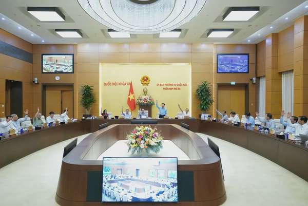 Ủy ban Thường vụ Quốc hội đã biểu quyết thông qua về mặt nguyên tắc với 34 Nghị quyết về sắp xếp đơn vị hành chính cấp xã tại các tỉnh, thành phố mới. Ảnh: VPQH