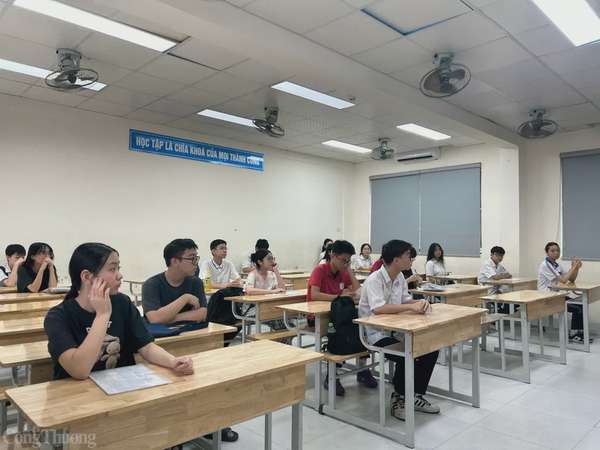 Hơn 103.000 thí sinh Hà Nội làm thủ tục thi lớp 10