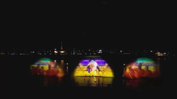 Van Phuc Water Show khởi đầu mùa hè cho trẻ thơ