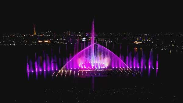 Van Phuc Water Show khởi đầu mùa hè cho trẻ thơ