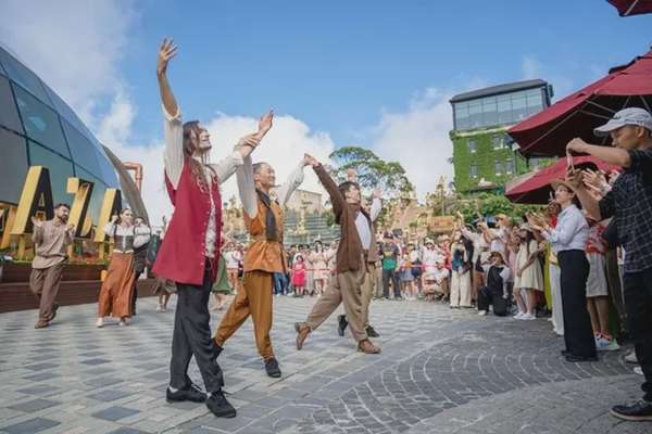 Đạo diễn vũ đạo của MV Bắc Bling dàn dựng show diễn “siêu hot” tại Ba Na Hills