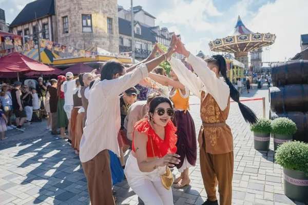 Đạo diễn vũ đạo của MV Bắc Bling dàn dựng show diễn “siêu hot” tại Ba Na Hills